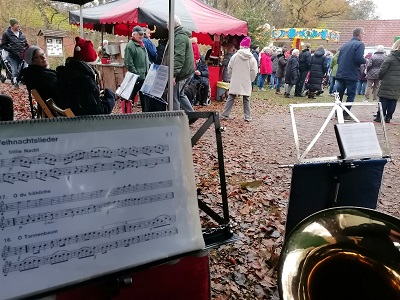 Möhnsener Musikanten auf dem Glinder Adventsmarkt