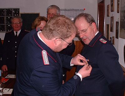 Werner Schneider erhlt das Abzeichen fr 40 Jahre