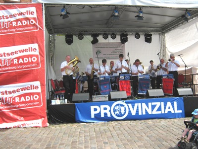 Die Möhnsener Musikanten beim Münzfest in Gadebusch (MV) - Bild zum Vergrößern bitte anklicken