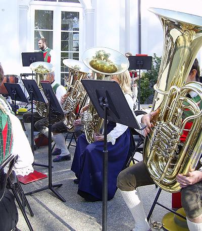 Tubabläserin Musikkapelle Schabs beim Traubenfest Oktober 2006 in Meran - Südtirol
