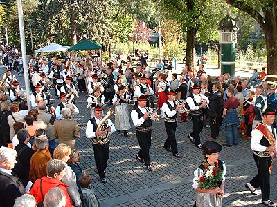 Großer Festzug beim Traubenfest Meran