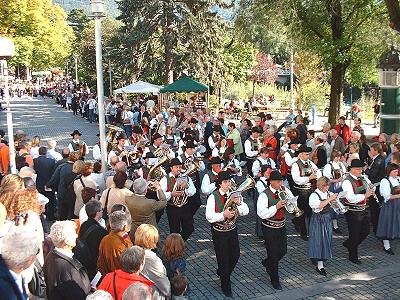 Großer Festzug beim Traubenfest Meran