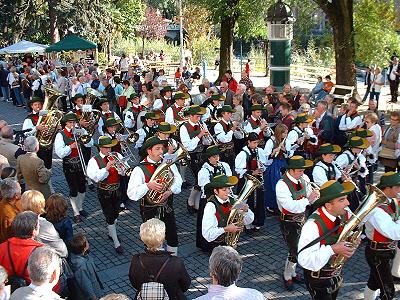 Großer Festzug beim Traubenfest Meran