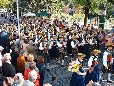 Großer Festzug beim Traubenfest Meran
