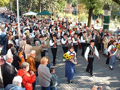 Großer Festzug beim Traubenfest Meran