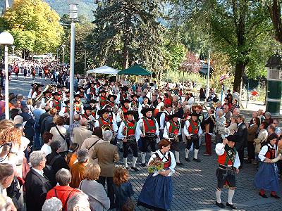 Großer Festzug beim Traubenfest Meran