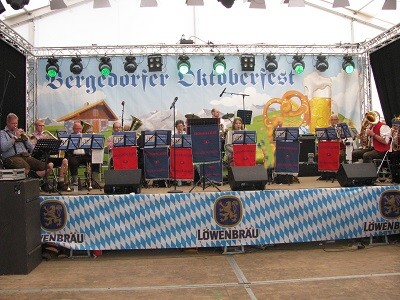 Möhnsener Musikanten auf dem Bergedorfer Oktoberfest