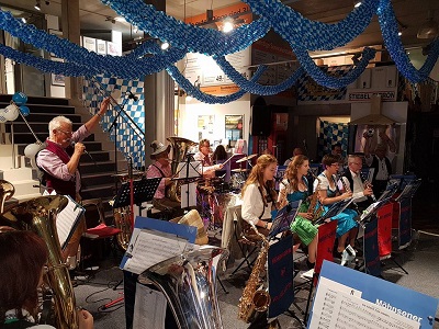 Möhnsener Musikanten beim Oktoberfest in Hamburg