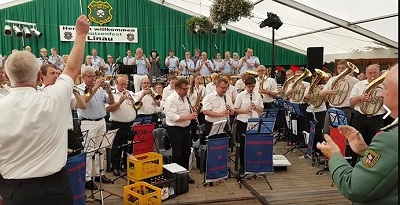 Möhnsener Musikanten auf dem Schützenfes in Linau