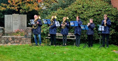 Volkstrauertag in Möhnsen mit den Möhnsener Musikanten